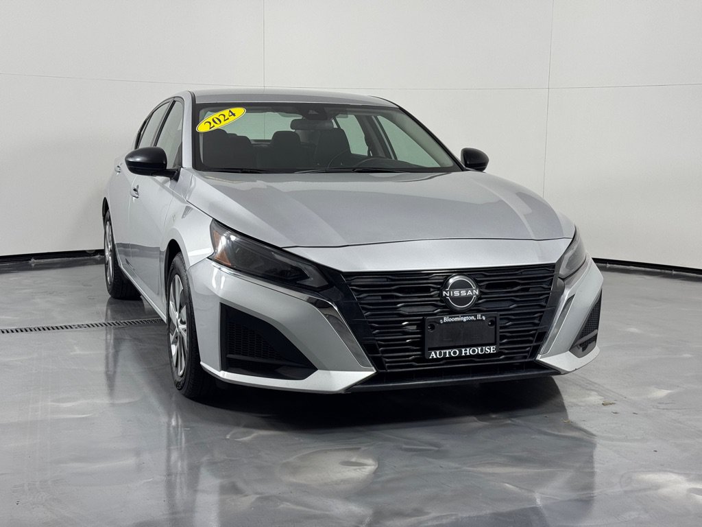Used 2024 Nissan Altima 2.5 S FWD image 3