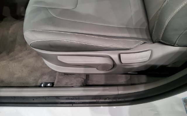 Used 2025 Hyundai Elantra SEL FWD image 35