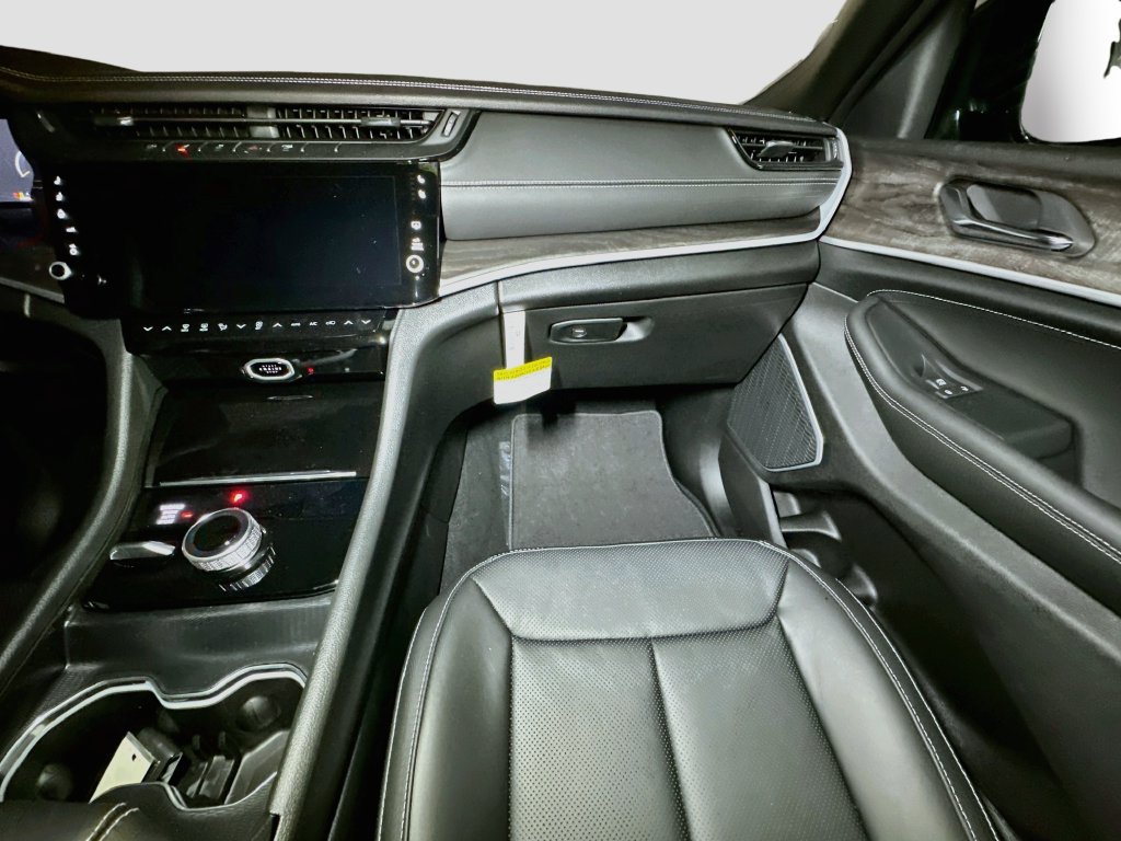 New 2027 Jeep Grand Cherokee Limited AWD/4WD image 26
