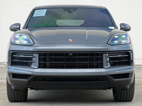 Used 2025 Porsche Cayenne AWD/4WD image 7