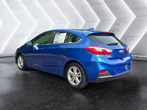 Used 2017 Chevrolet Cruze LT w/ Convenience Package FWD image 3