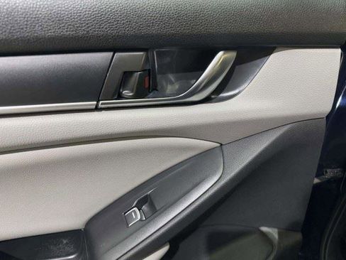 Used 2020 Honda Accord EX image 38