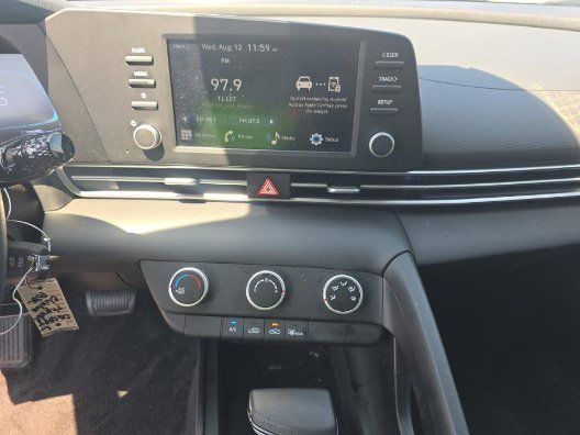 Used 2025 Hyundai Elantra SE FWD image 14