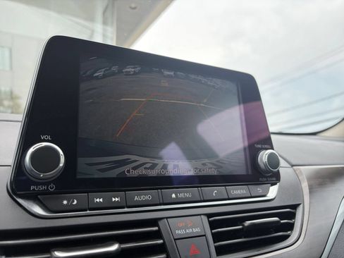 Used 2025 Nissan Altima 2.5 SV FWD image 23