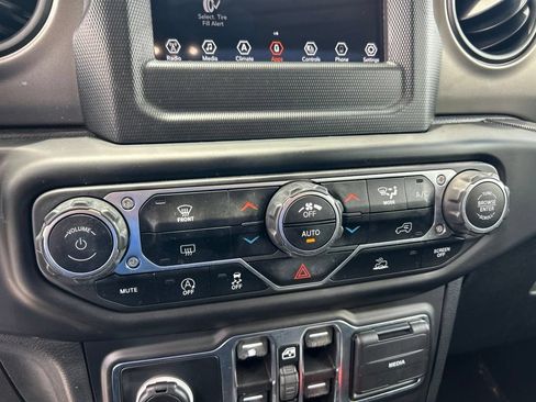 Used 2021 Jeep Wrangler Unlimited Sport AWD/4WD image 38