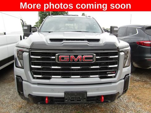 Used 2025 GMC Sierra 2500 AT4 w/ Technology Package AWD/4WD image 8