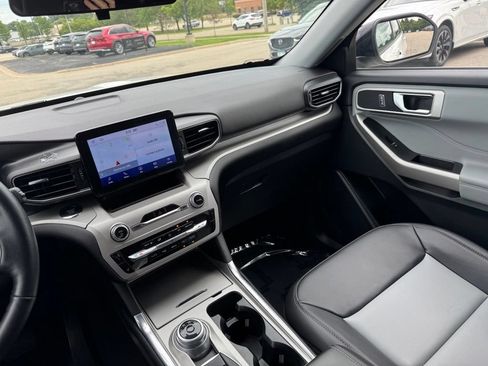 Used 2023 Ford Explorer XLT w/ Equipment Group 202A AWD/4WD image 2