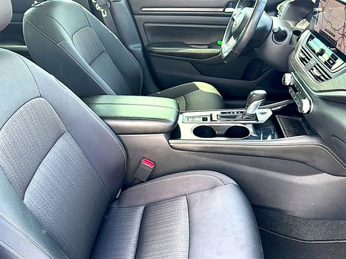 Used 2024 Nissan Altima 2.5 SV w/ SV Premium Package FWD image 25