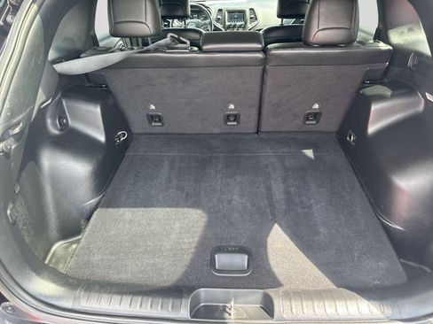 Used 2021 Jeep Cherokee Latitude Plus AWD/4WD image 11