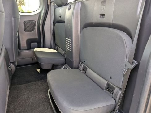 Used 2022 Nissan Frontier SV RWD image 17