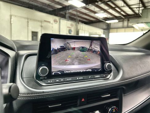 Used 2024 Nissan Rogue SV image 30