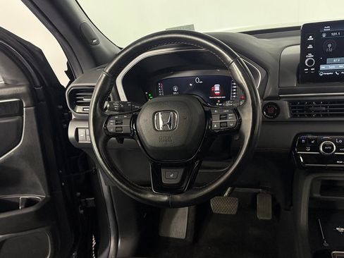 Used 2025 Honda Pilot Black Edition image 14