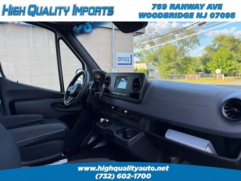 Used 2020 Mercedes-Benz Sprinter 1500 image 32