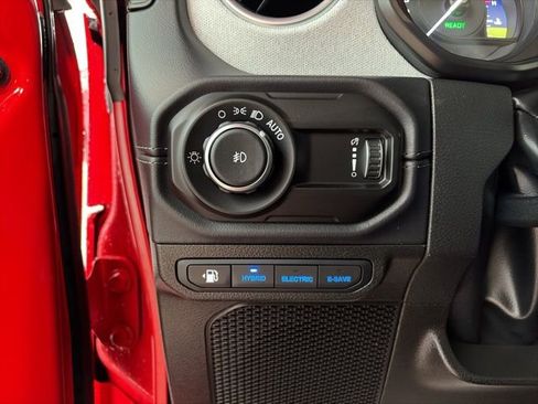 Certified 2025 Jeep Wrangler Unlimited Sahara image 16