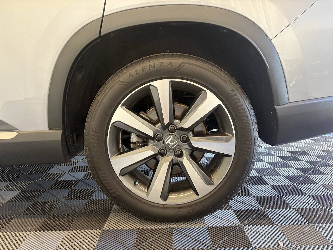 Used 2025 Honda Pilot Elite image 33