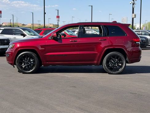 Used 2021 Jeep Grand Cherokee Laredo X RWD image 2