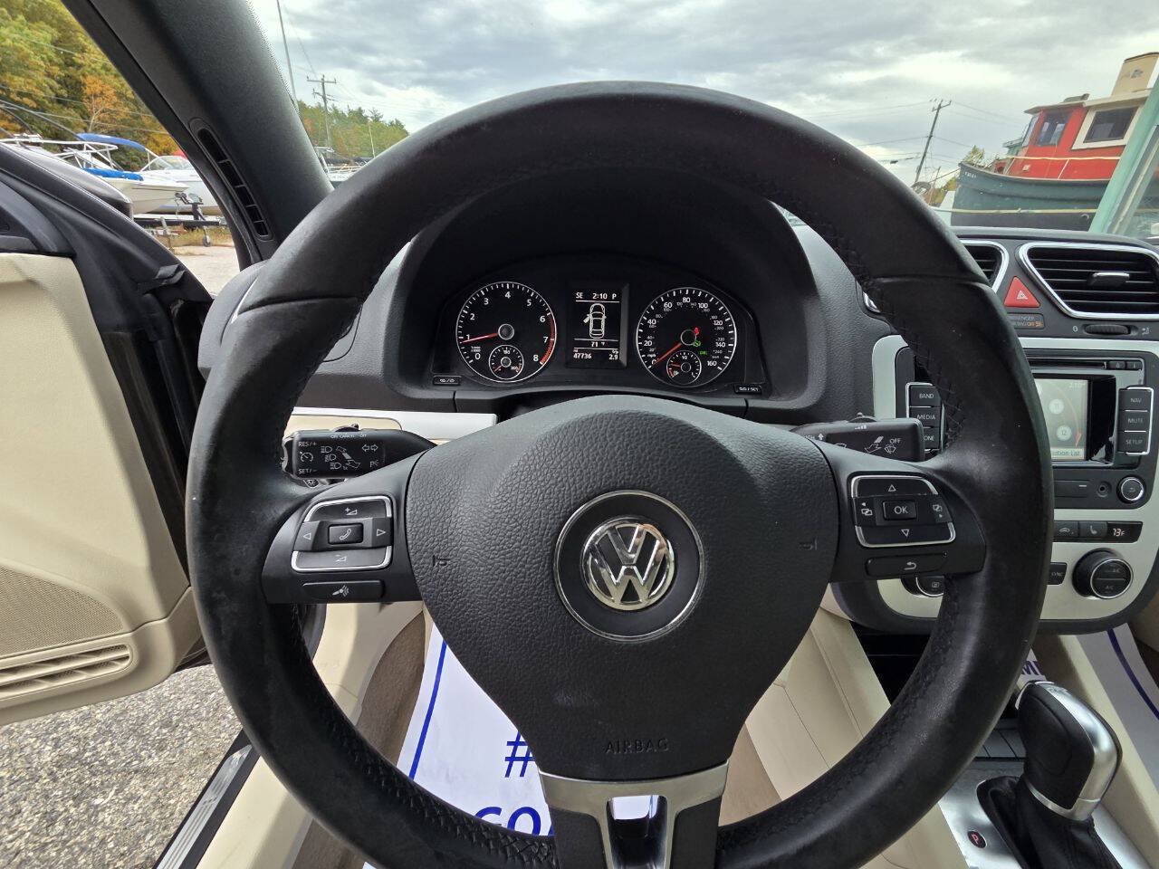 Used 2015 Volkswagen Eos Komfort FWD image 23