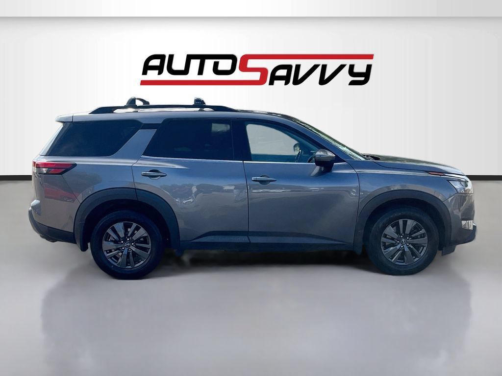 Used 2022 Nissan Pathfinder SV w/ SV Premium Package AWD/4WD image 8