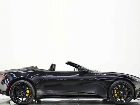 Used 2020 Aston Martin DB11 Volante image 2
