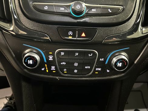 Used 2022 Chevrolet Equinox RS image 19