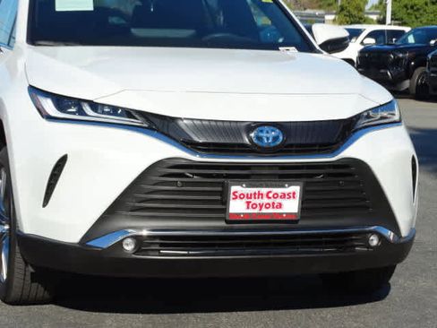 Certified 2024 Toyota Venza XLE image 4