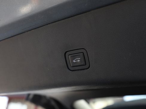 Used 2018 Chevrolet Traverse LT image 13