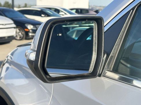 Used 2023 Chevrolet Traverse LT image 19