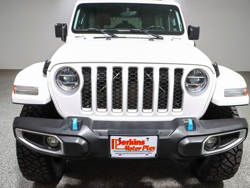 Used 2022 Jeep Wrangler Unlimited Sahara w/ Cold Weather Group AWD/4WD image 5