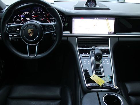 Used 2018 Porsche Panamera 4 image 16