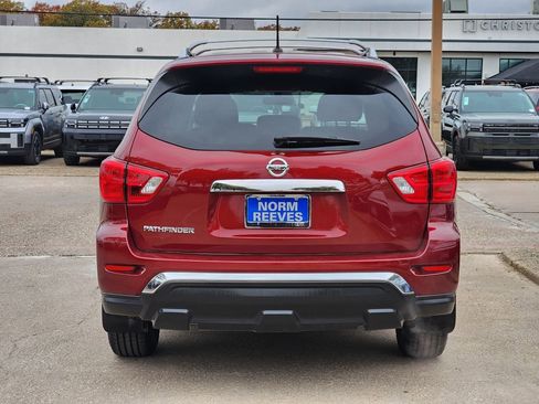 Used 2018 Nissan Pathfinder S image 6