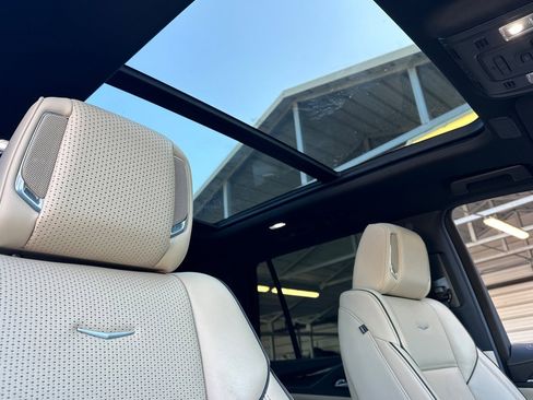 Certified 2024 Cadillac Escalade Premium Luxury image 19