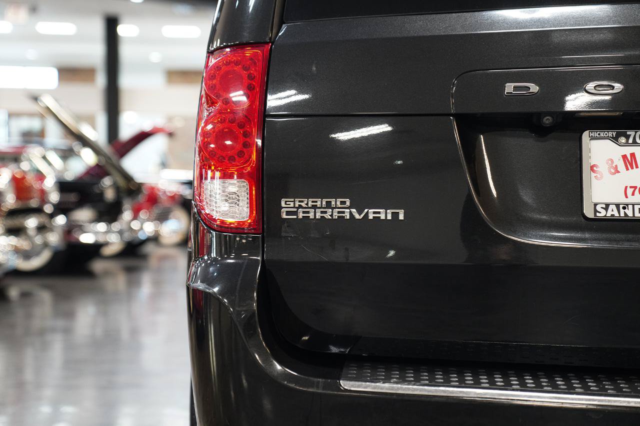 Used 2019 Dodge Grand Caravan SXT FWD image 16