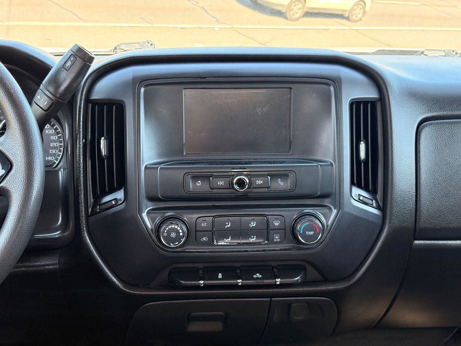 Used 2018 Chevrolet Silverado 1500 Custom w/ Custom Value Package RWD image 26