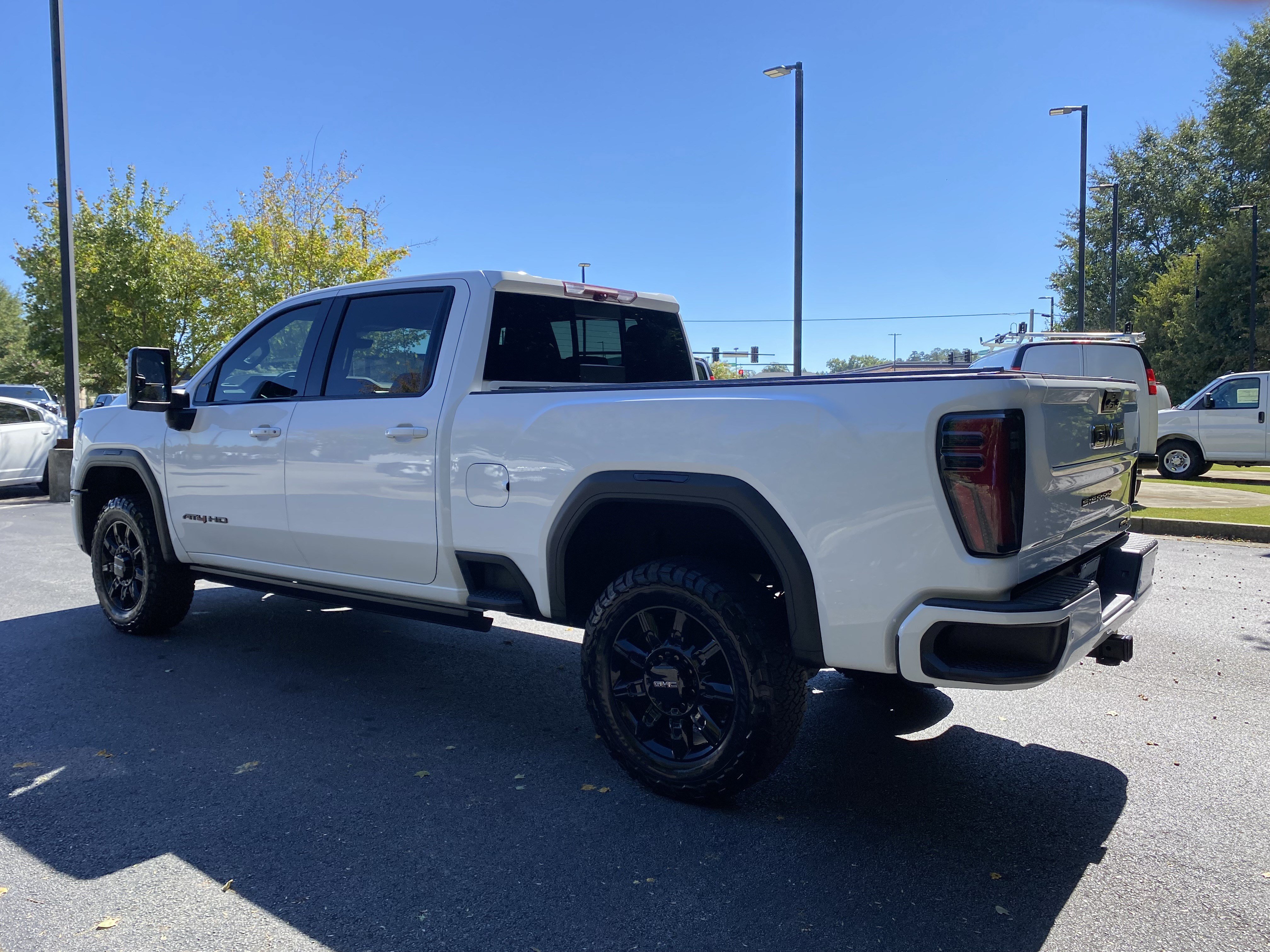 Used 2024 GMC Sierra 2500 AT4 w/ AT4 Premium Plus Package AWD/4WD image 7