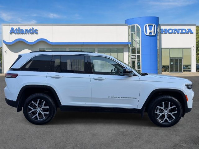 Used 2024 Jeep Grand Cherokee Limited AWD/4WD image 4