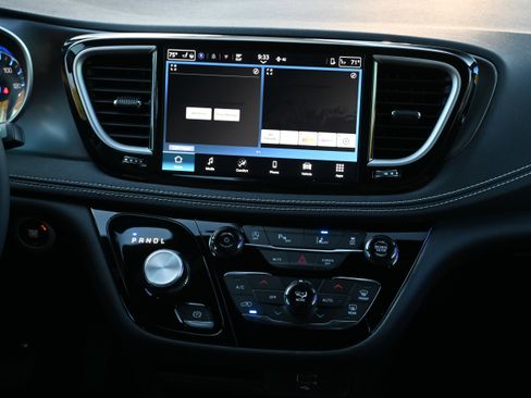 New 2026 Chrysler Pacifica Select image 5
