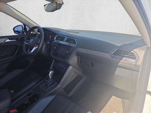 Used 2022 Volkswagen Tiguan SE FWD image 18