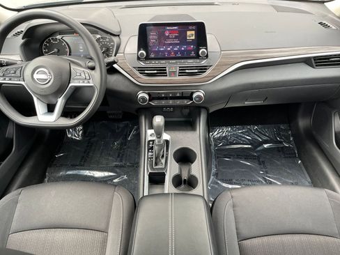 Used 2025 Nissan Altima 2.5 SV image 30