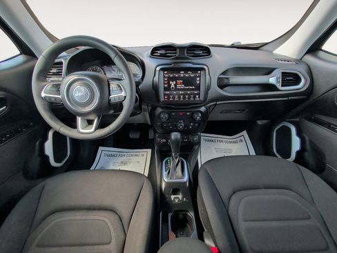 Used 2018 Jeep Renegade Latitude w/ UConnect 8.4 Nav Group AWD/4WD image 10