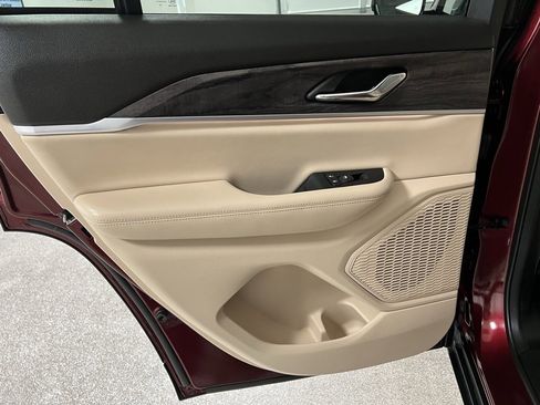 Used 2024 Jeep Grand Cherokee Limited image 50