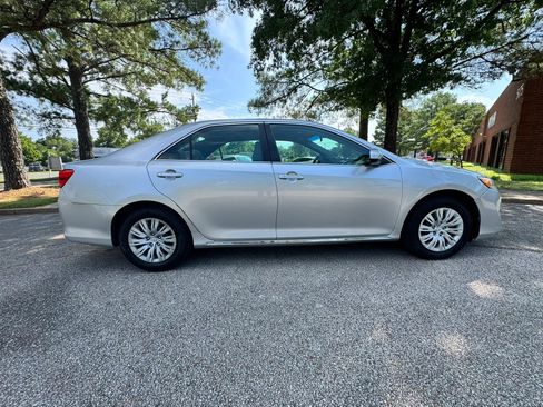 Used 2012 Toyota Camry LE FWD image 8