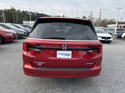 Certified 2024 Honda Odyssey Sport image 9