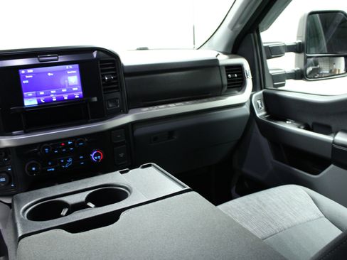 Used 2025 Ford F250 XLT image 19