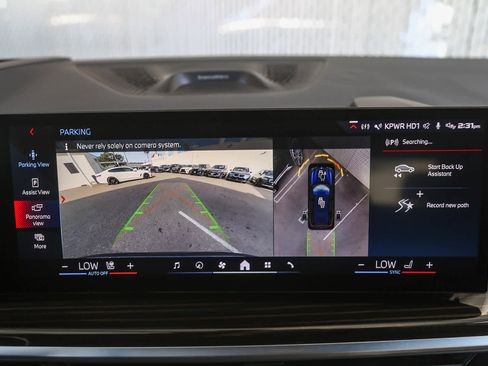 Used 2025 BMW X7 M60i image 21