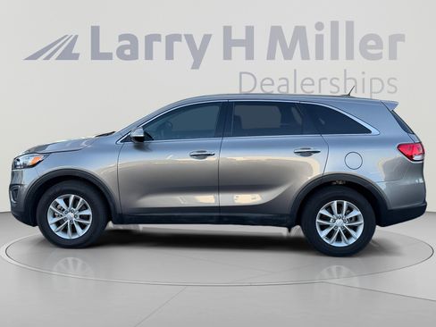 Used 2017 Kia Sorento L FWD image 2