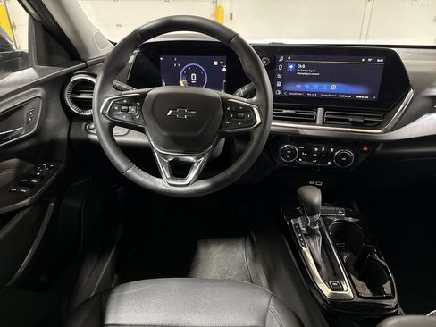Used 2024 Chevrolet Trax ACTIV w/ Sunroof Package FWD image 11
