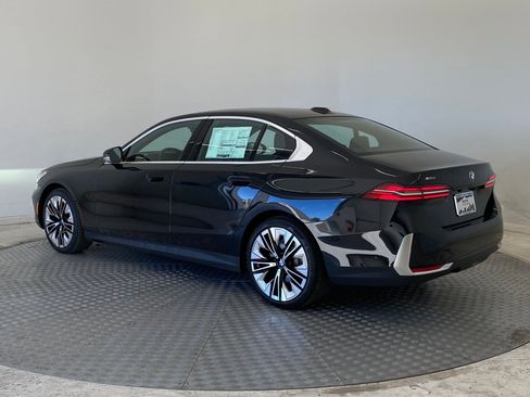 New 2026 BMW 530i xDrive w/ Premium Package image 3