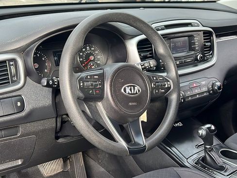 Used 2016 Kia Sorento LX image 19