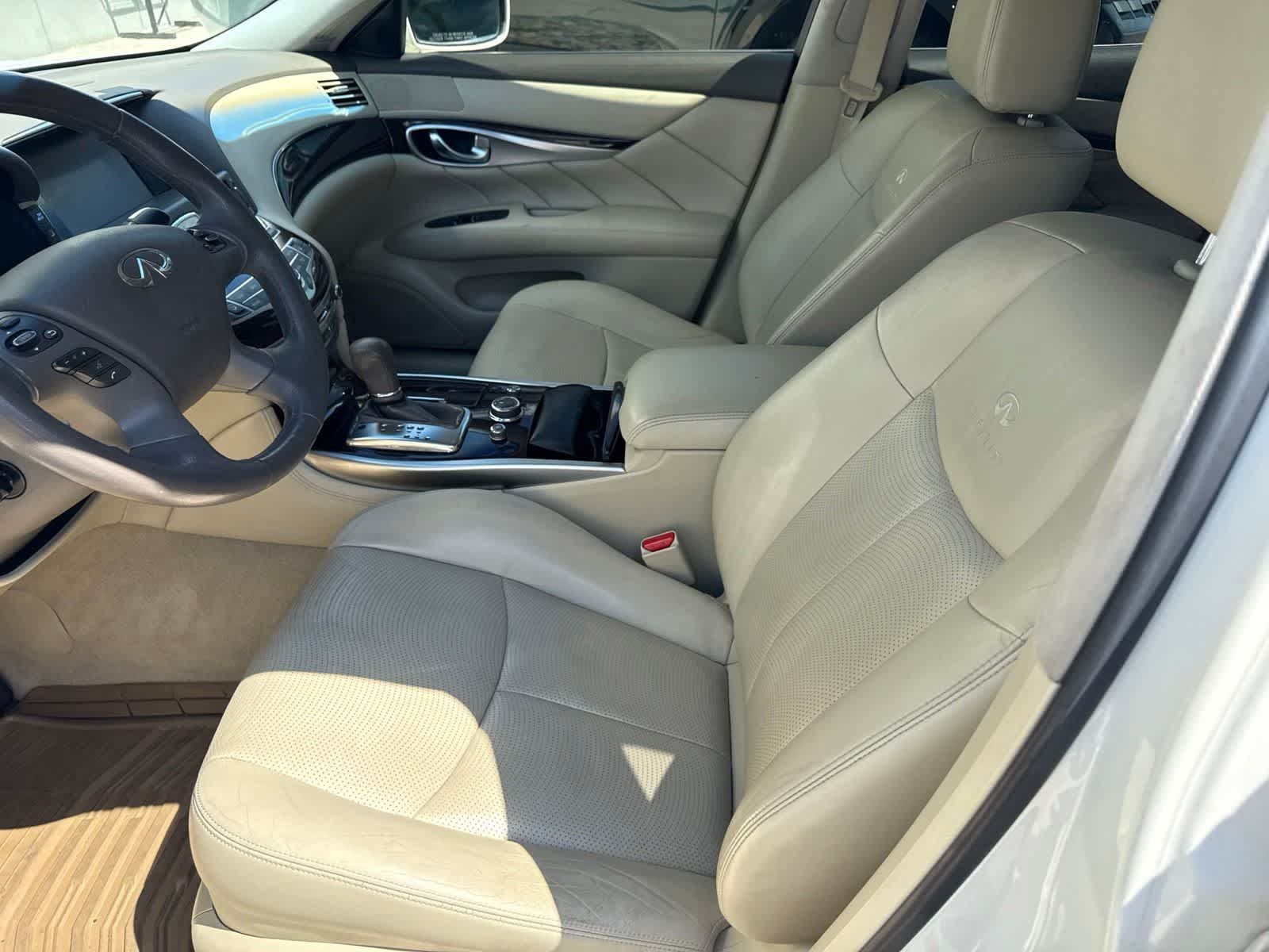 Used 2012 INFINITI M37 w/ Premium Pkg RWD image 4