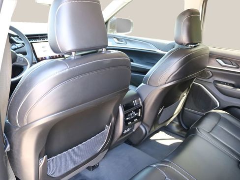 Used 2022 Jeep Grand Cherokee Limited 4xe w/ Luxury Tech Group II image 16